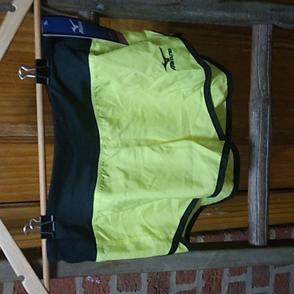 Women's Mizuno Volleyball Performance Shorts NWT